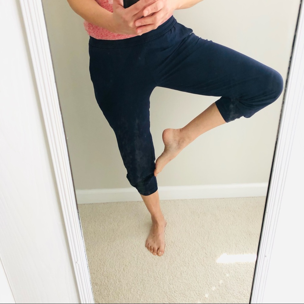 Lululemon yoga navy stretchable cropped band hem pants